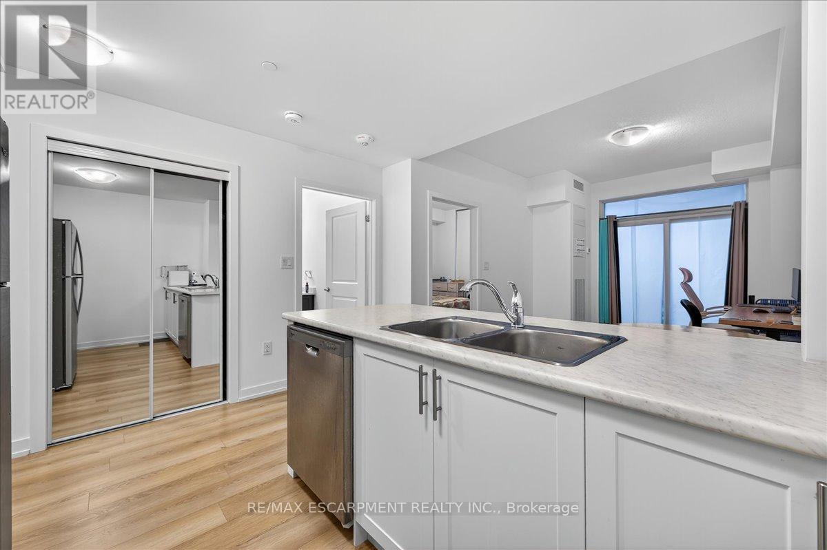 428 - 470 Dundas Street E, Hamilton, ON - Indoor Photo Showing Kitchen With Double Sink