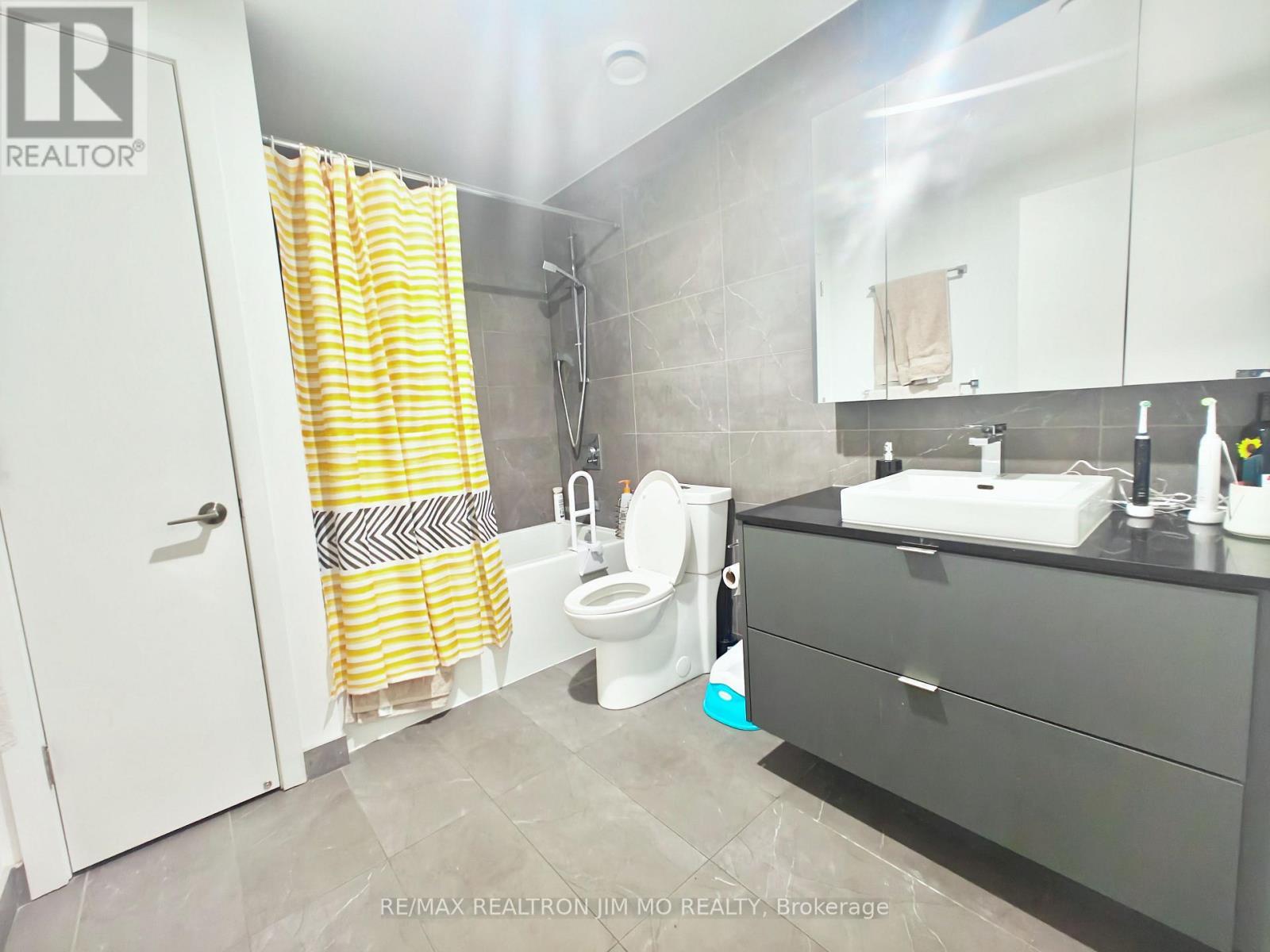617 - 7 Smith Crescent, Toronto, ON - Indoor Photo Showing Bathroom