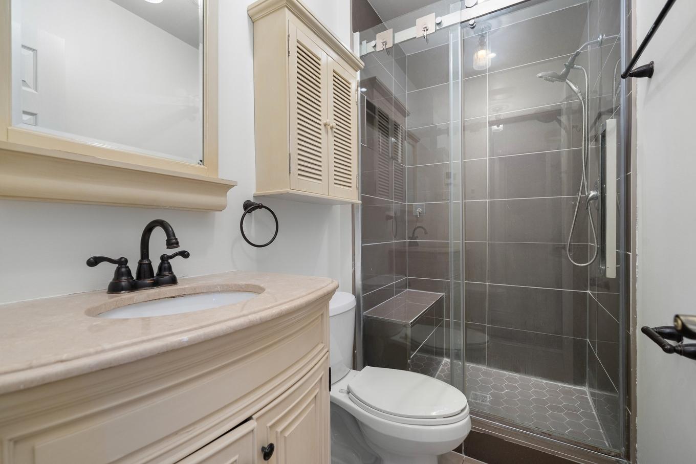 Salle de bains - 242 Stillview Road, Pointe-Claire, QC - Indoor Photo Showing Bathroom