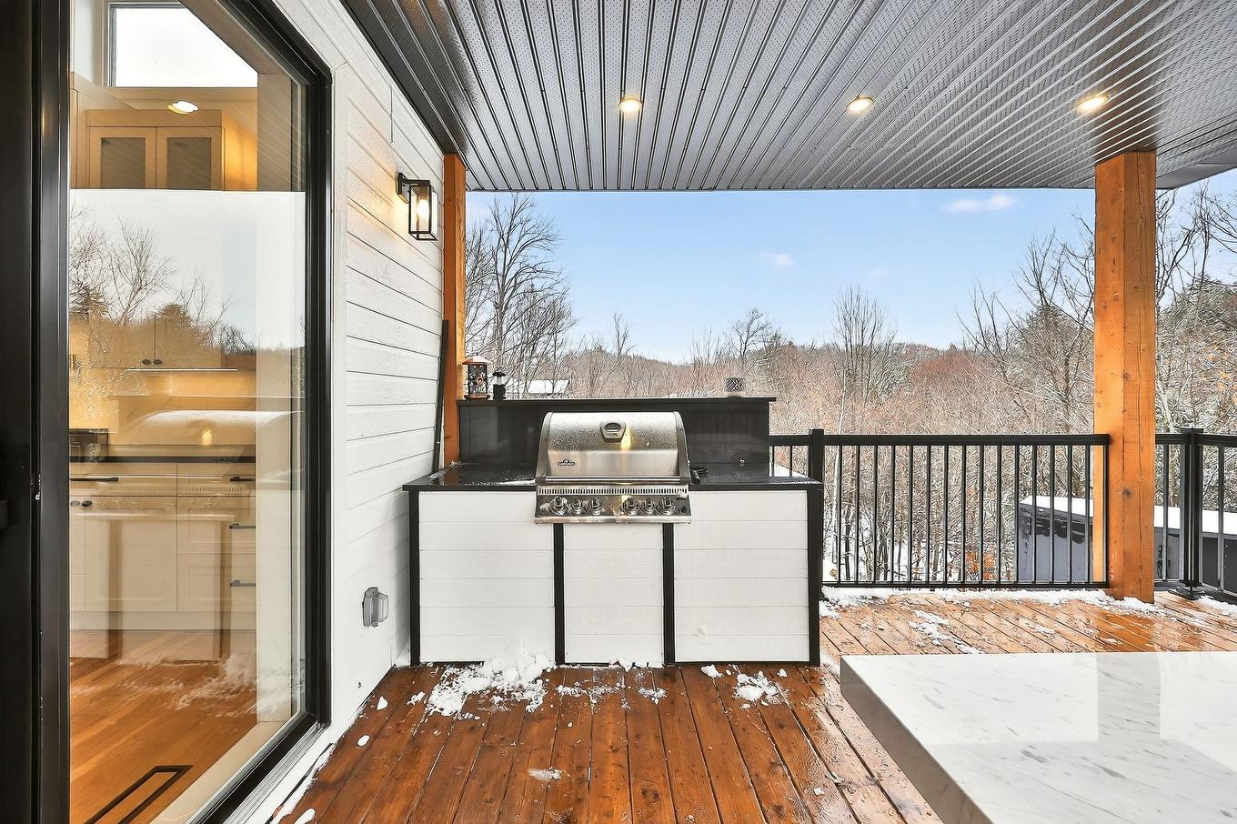 Terrasse - 62 Rue Monette, Saint-Hippolyte, QC - Outdoor With Exterior