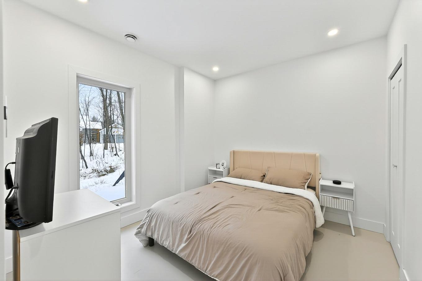 Chambre à coucher - 62 Rue Monette, Saint-Hippolyte, QC - Indoor Photo Showing Bedroom