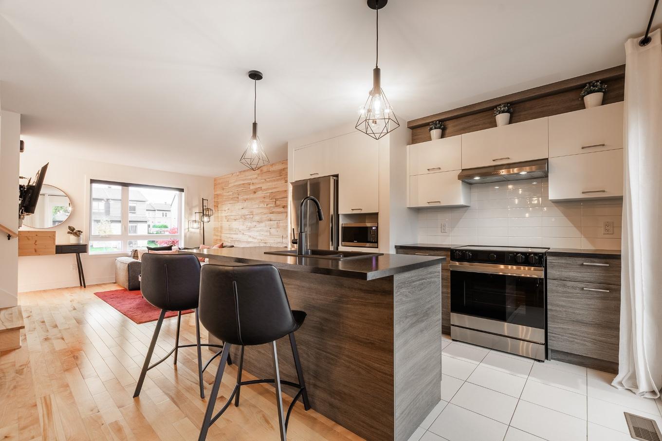 Cuisine - 1604 Rue Jean-Casgrain, Chambly, QC - Indoor Photo Showing Kitchen With Upgraded Kitchen