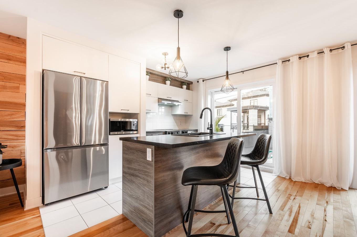 Cuisine - 1604 Rue Jean-Casgrain, Chambly, QC - Indoor Photo Showing Kitchen With Upgraded Kitchen