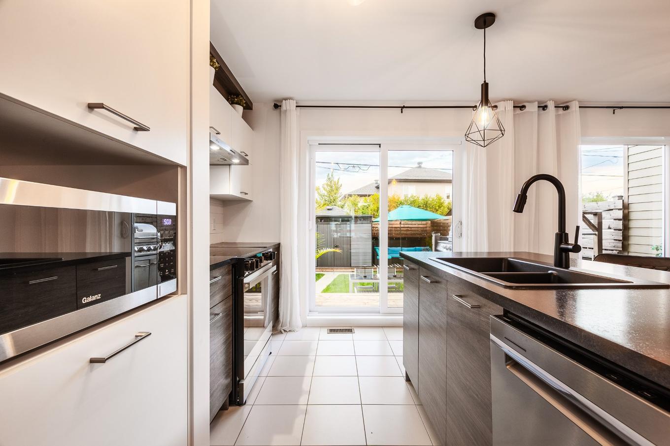 Cuisine - 1604 Rue Jean-Casgrain, Chambly, QC - Indoor Photo Showing Kitchen With Double Sink