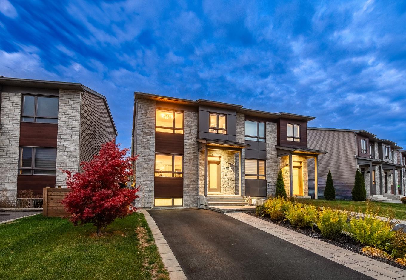 Stationnement - 1604 Rue Jean-Casgrain, Chambly, QC - Outdoor With Facade