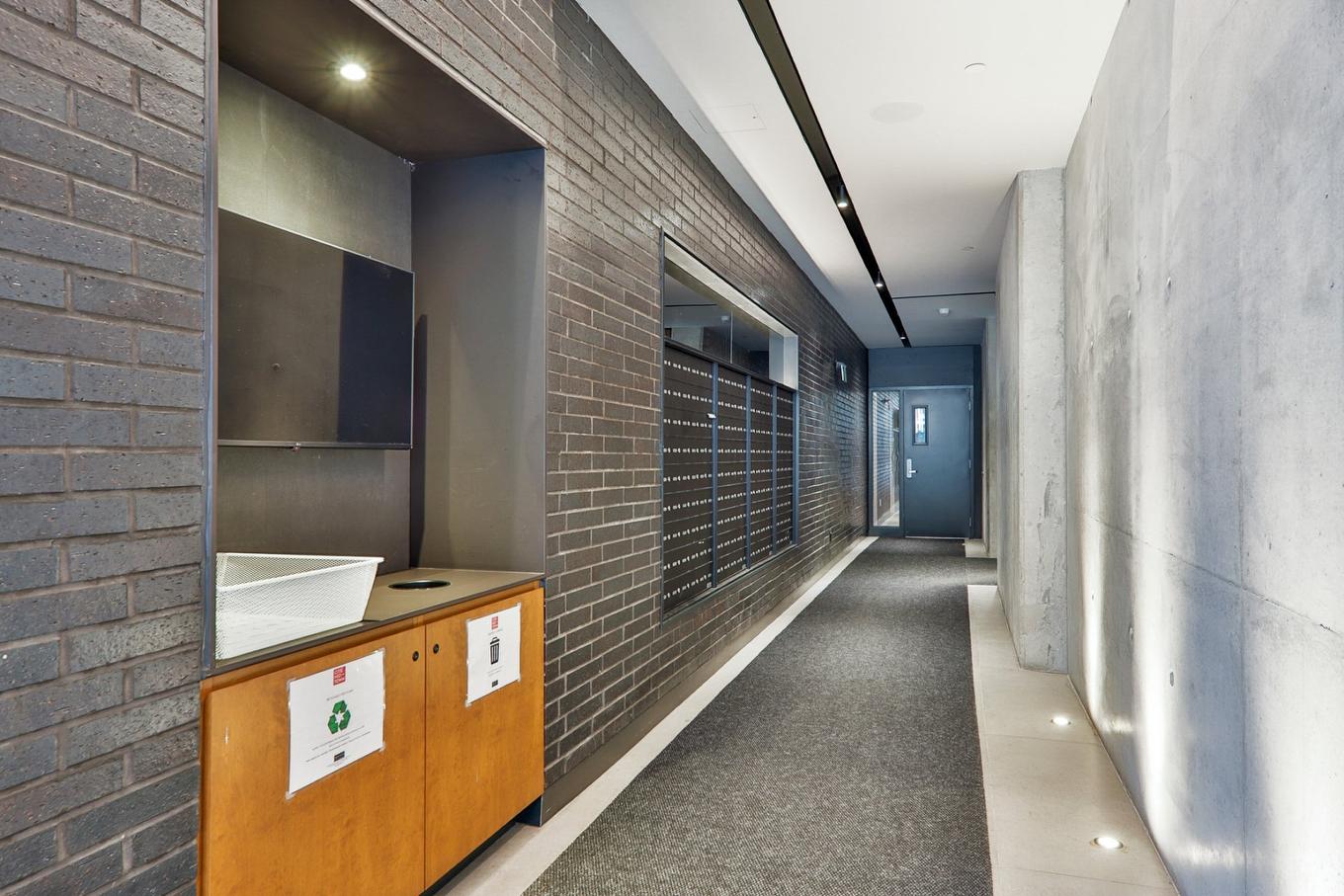 Passageway - 524-200 Boul. Marcel-Laurin, Montréal (Saint-Laurent), QC - Indoor Photo Showing Other Room