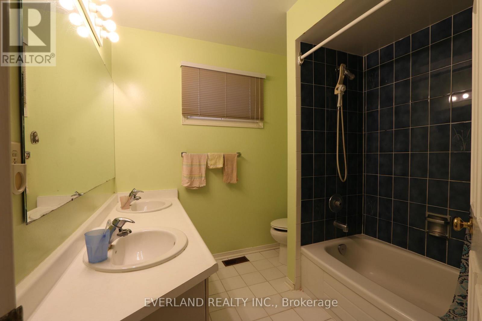 28 Bauer Crescent, Markham, ON - Indoor Photo Showing Bathroom