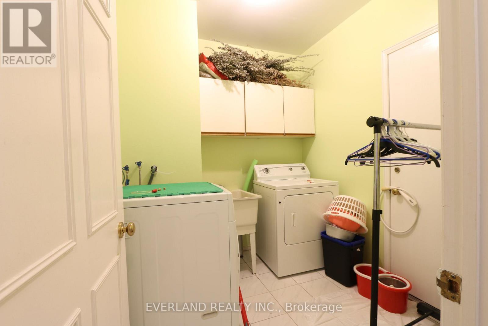 28 Bauer Crescent, Markham, ON - Indoor Photo Showing Laundry Room