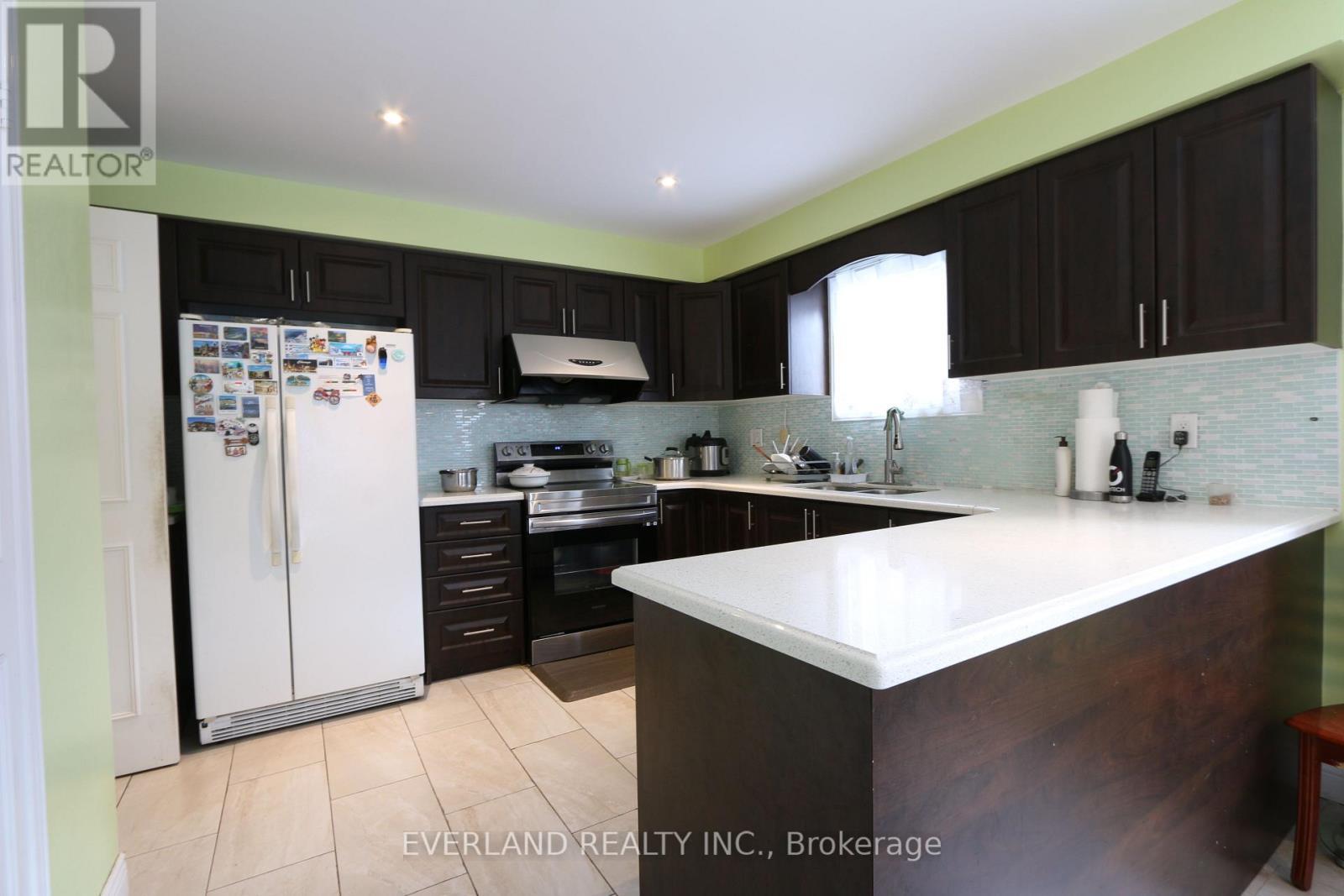 28 Bauer Crescent, Markham, ON - Indoor Photo Showing Kitchen