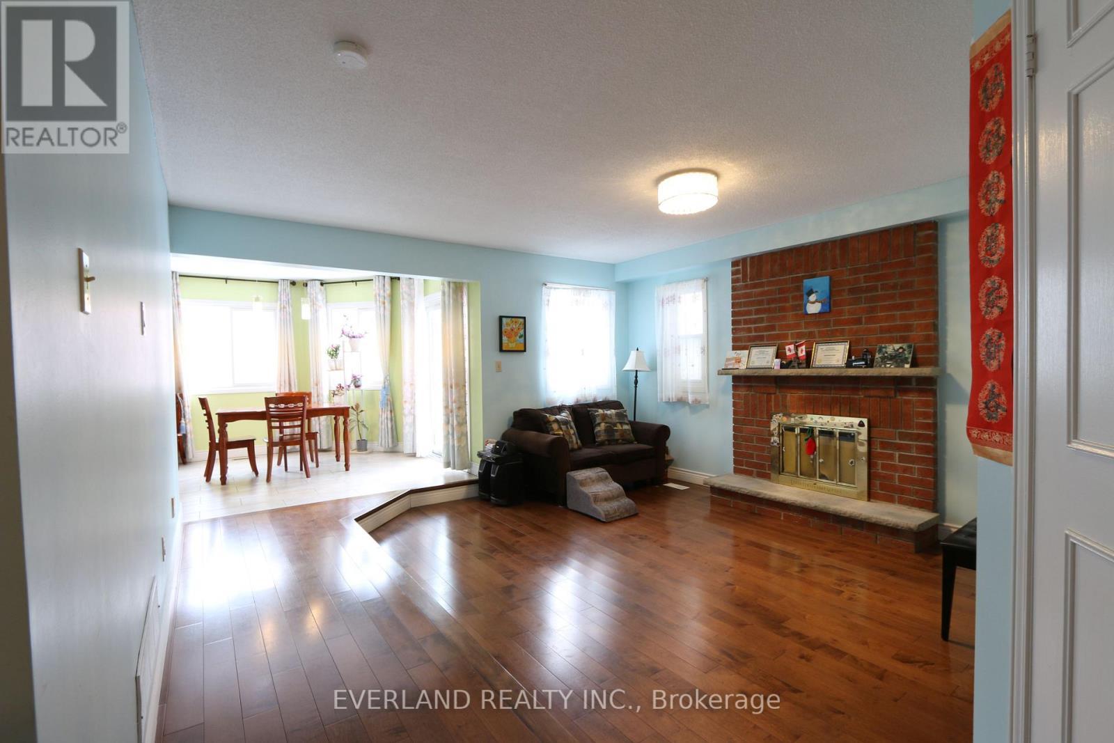 28 Bauer Crescent, Markham, ON - Indoor Photo Showing Living Room With Fireplace
