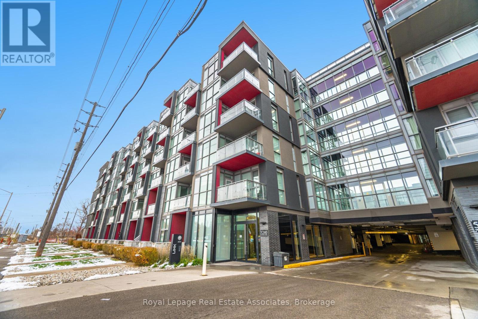 B401 - 5240 Dundas Street, Burlington, ON - Outdoor