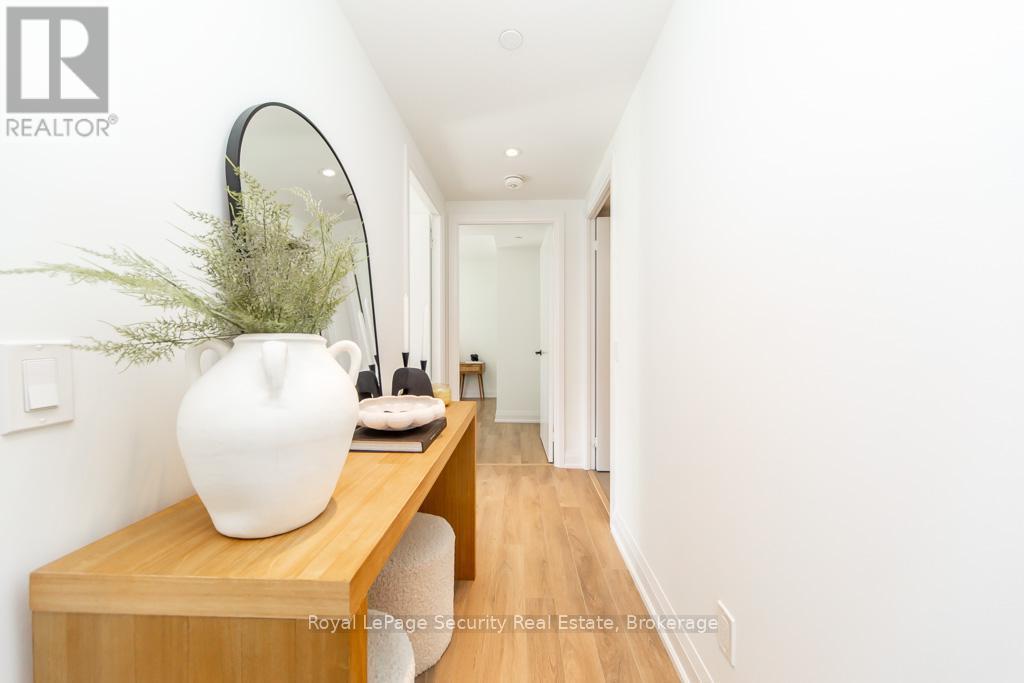 2009 - 1461 Lawrence Avenue W, Toronto, ON - Indoor Photo Showing Other Room