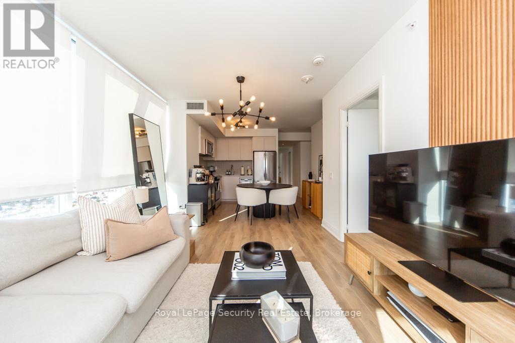 2009 - 1461 Lawrence Avenue W, Toronto, ON - Indoor Photo Showing Living Room