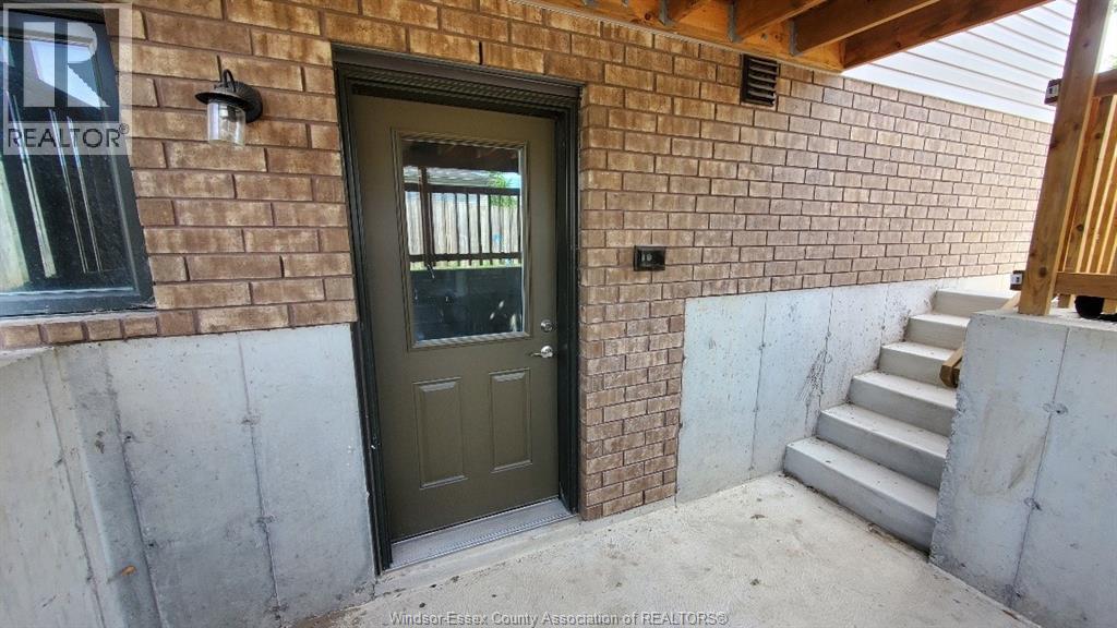 3985 Grand Marais Road East Unit# B, Windsor, ON - Outdoor With Exterior