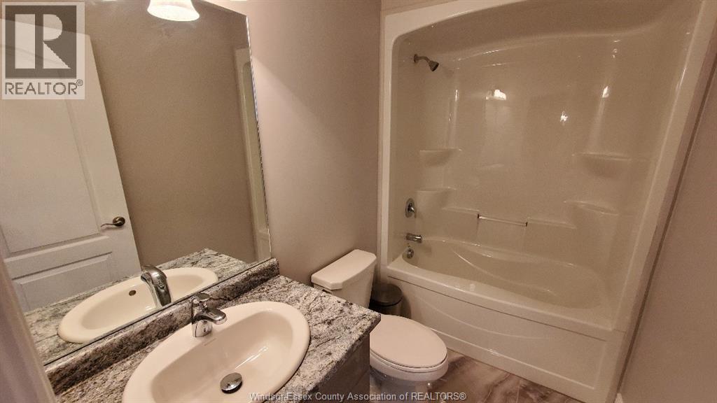 3985 Grand Marais Road East Unit# B, Windsor, ON - Indoor Photo Showing Bathroom