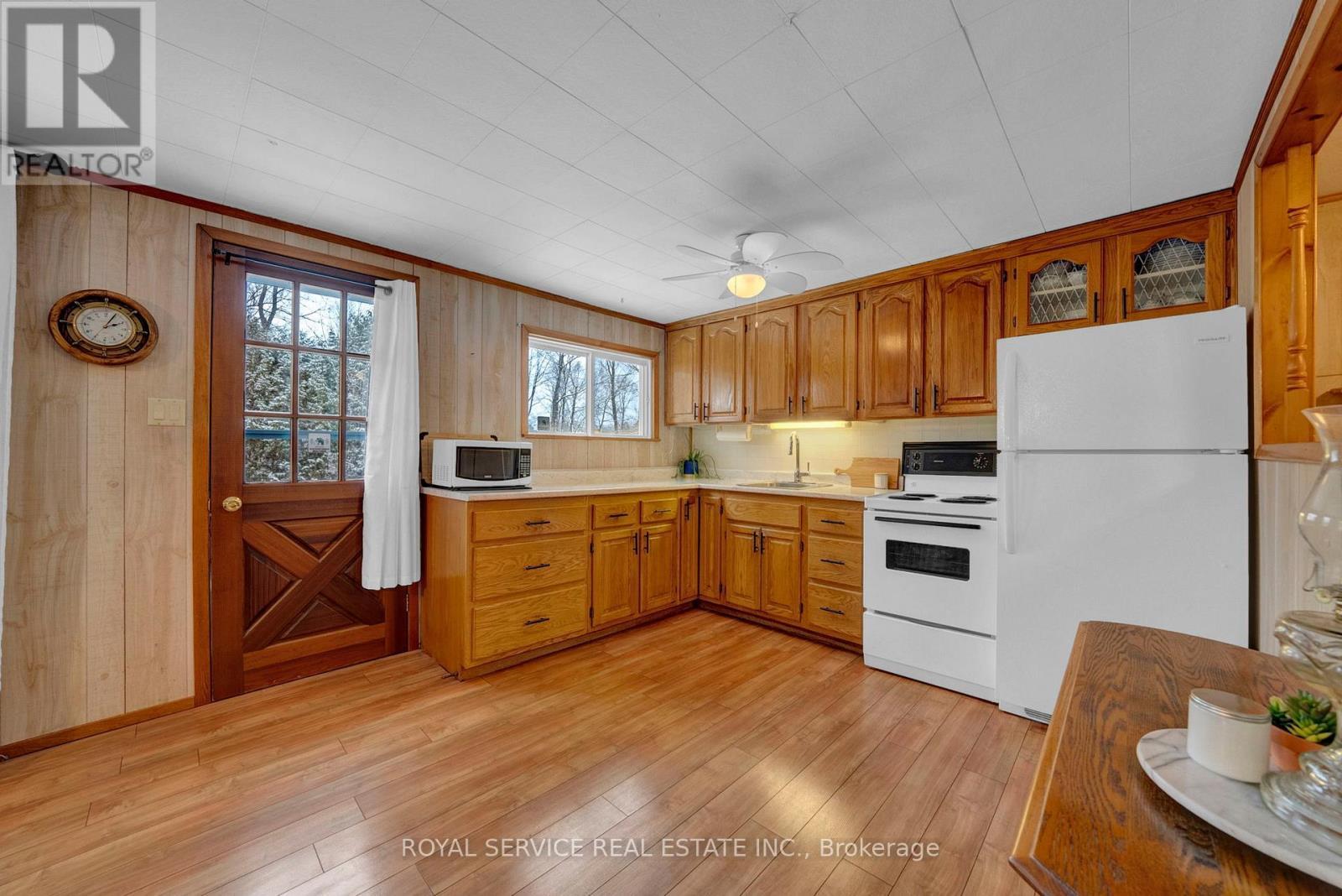 Large Eat In Kitchen - 1039 Grace River Road, Highlands East (Monmouth), ON - Indoor Photo Showing Kitchen