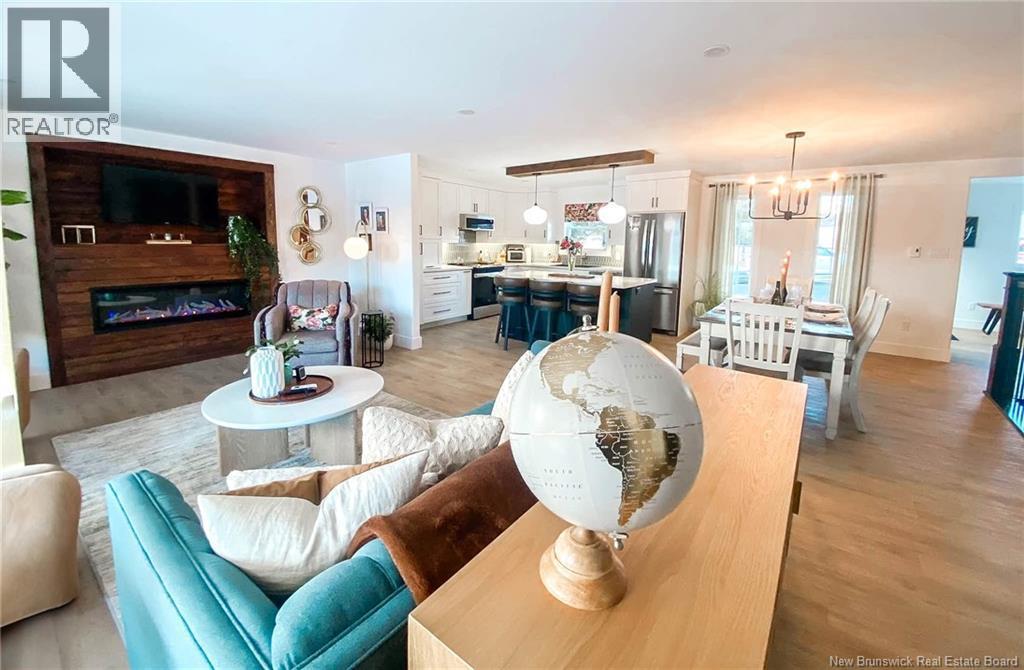 1038 Route 425 Highway, Whitney, NB - Indoor Photo Showing Living Room