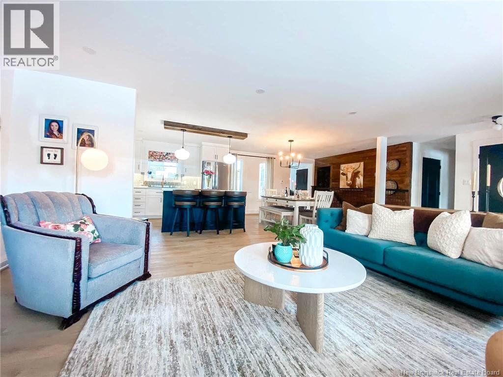 1038 Route 425 Highway, Whitney, NB - Indoor Photo Showing Living Room