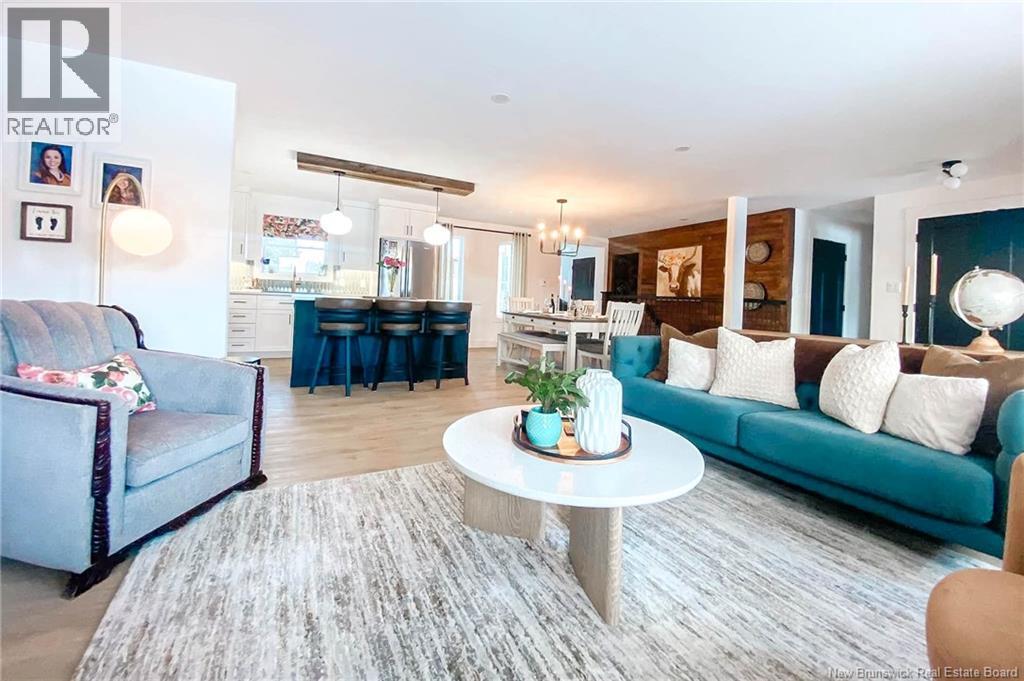 1038 Route 425 Highway, Whitney, NB - Indoor Photo Showing Living Room