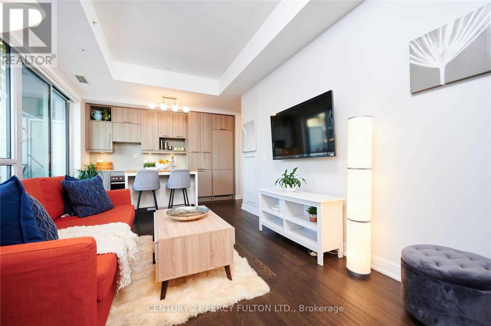 901 - 30 Nelson Street, Toronto, ON - Indoor Photo Showing Living Room