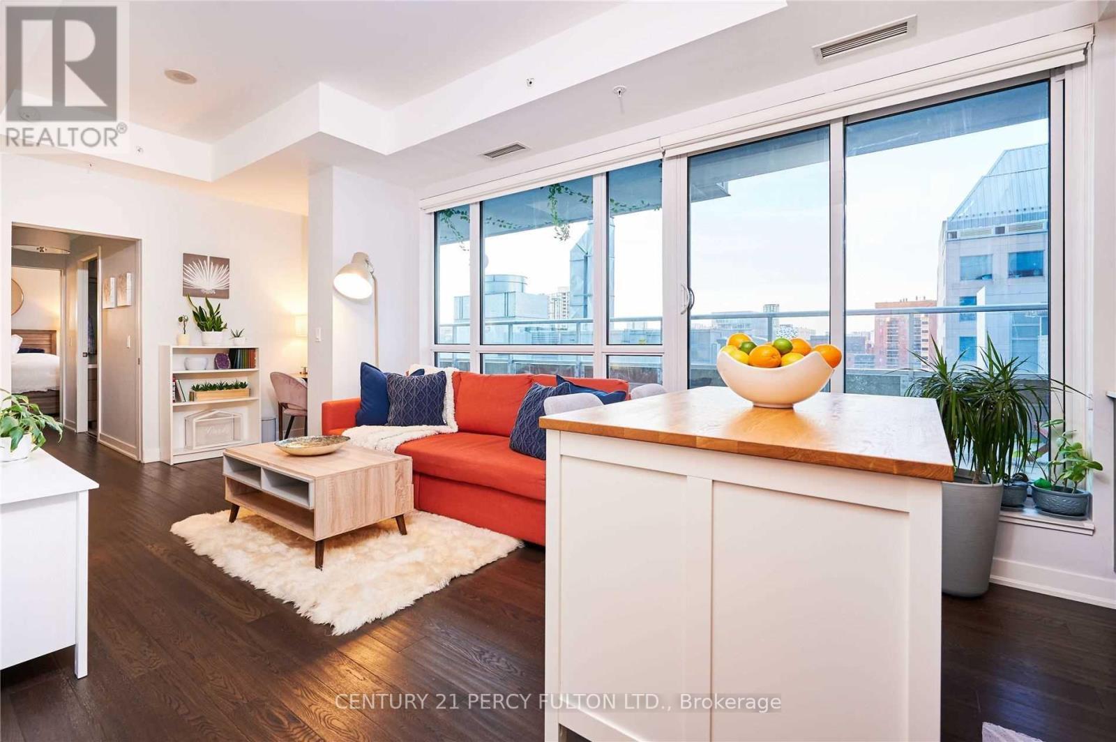 901 - 30 Nelson Street, Toronto, ON - Indoor Photo Showing Living Room