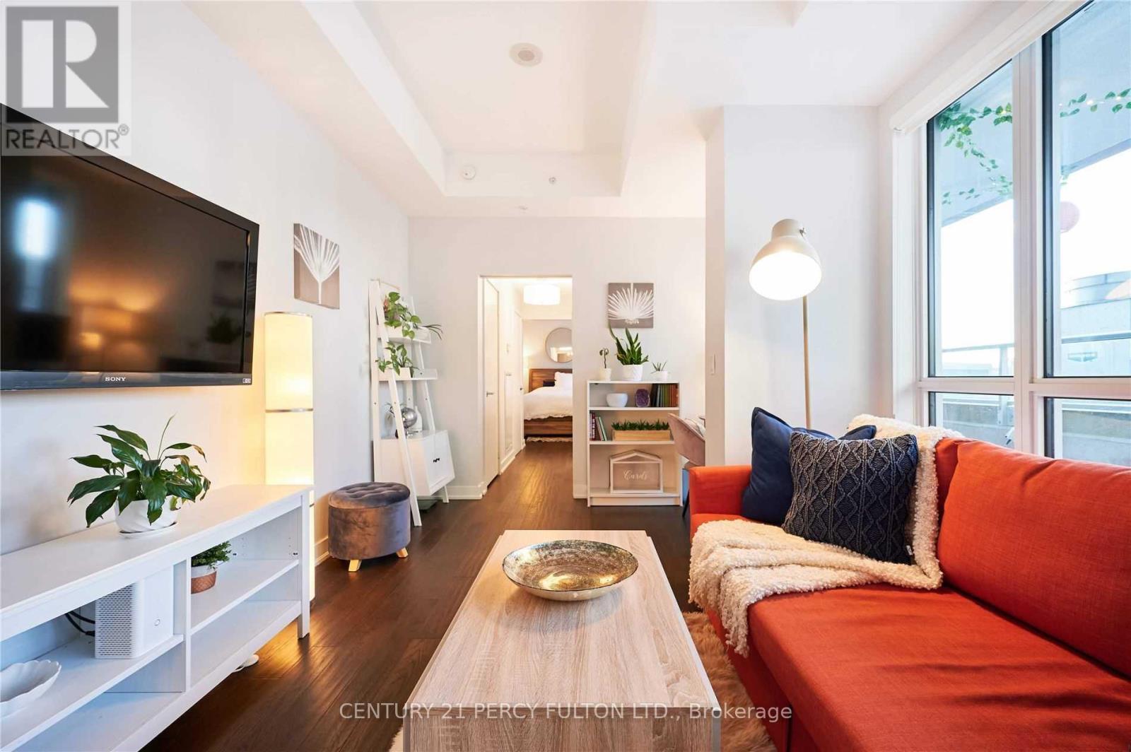 901 - 30 Nelson Street, Toronto, ON - Indoor Photo Showing Living Room