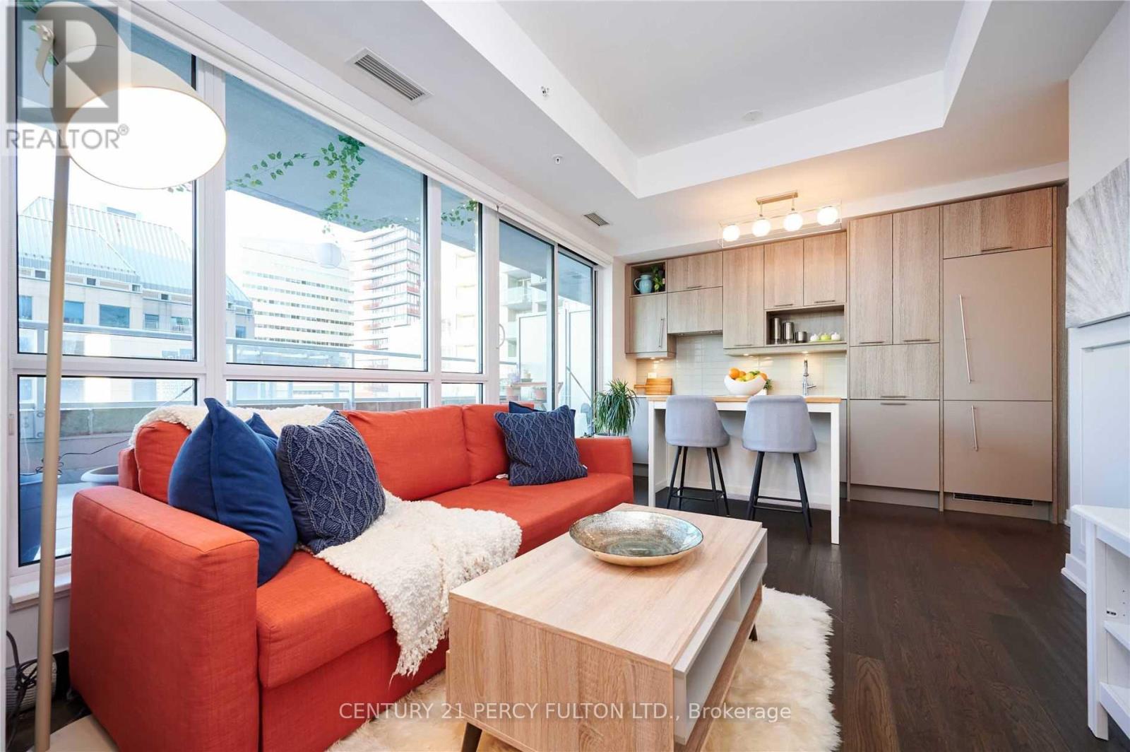 901 - 30 Nelson Street, Toronto, ON - Indoor Photo Showing Living Room