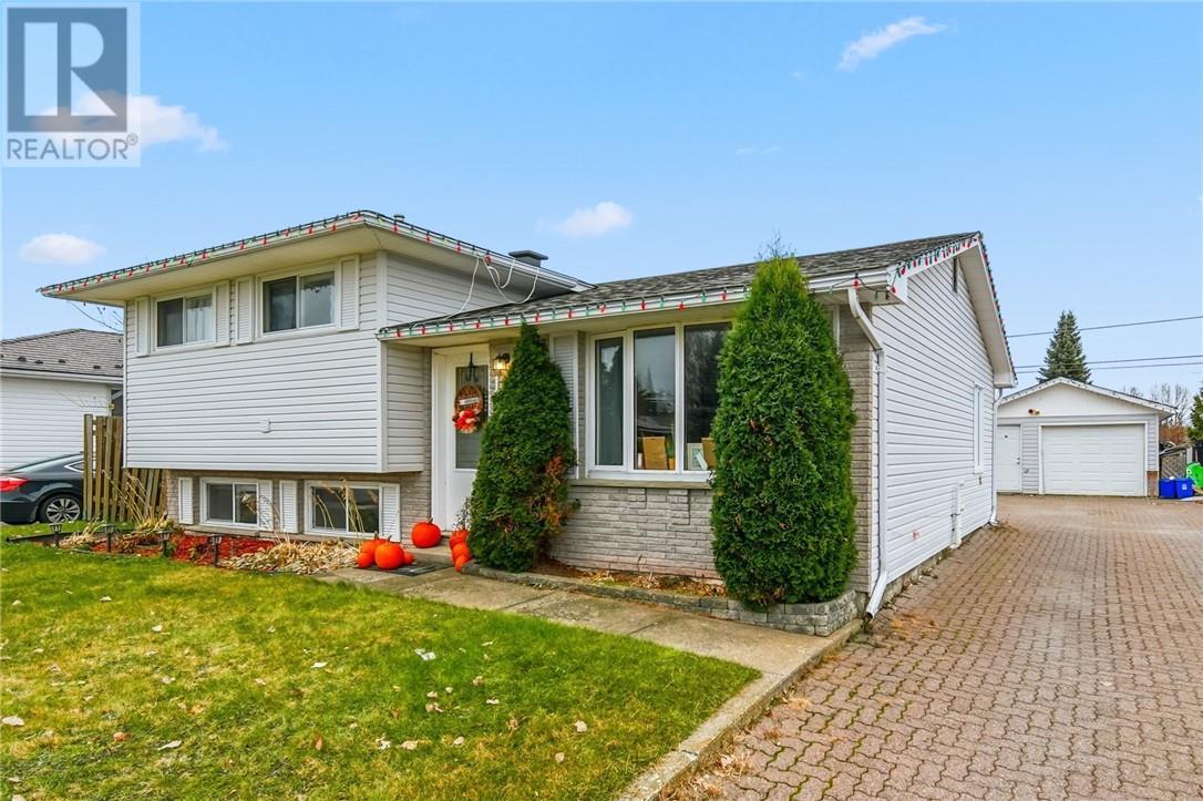 112 Pinellas Road, Chelmsford, ON - Outdoor