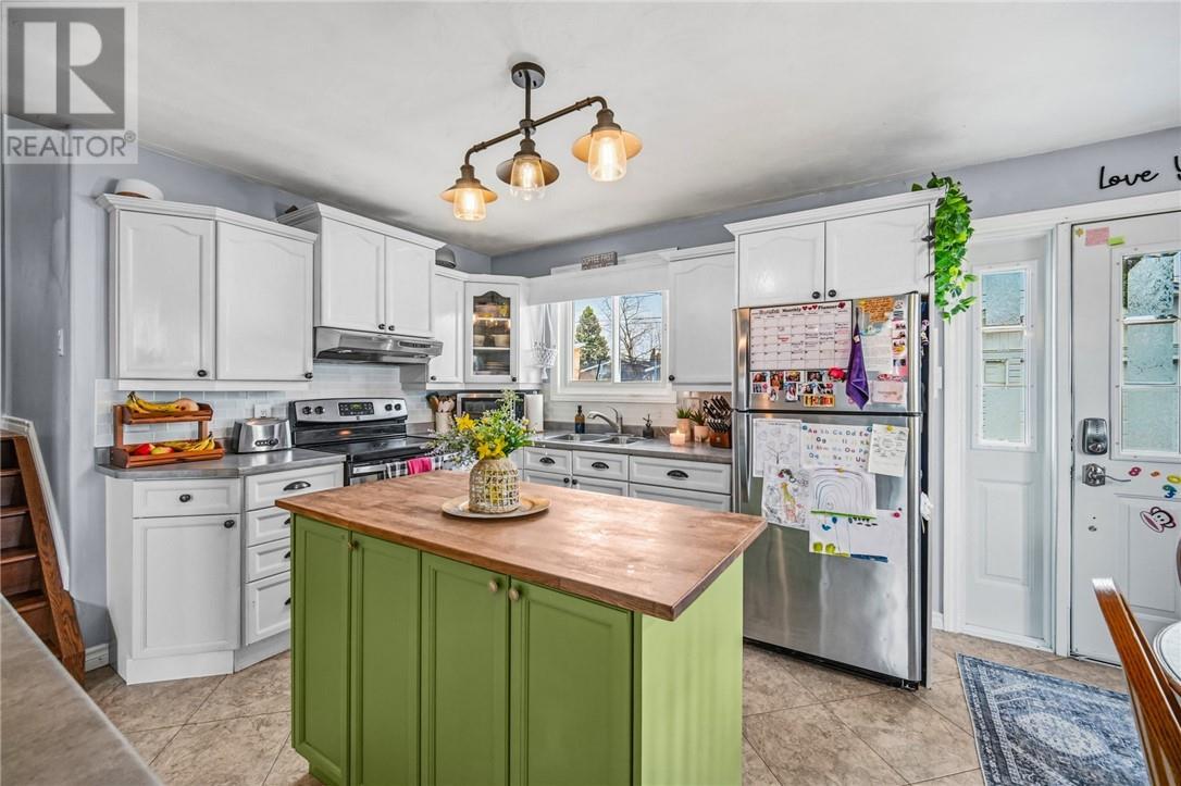 112 Pinellas Road, Chelmsford, ON - Indoor Photo Showing Kitchen With Double Sink