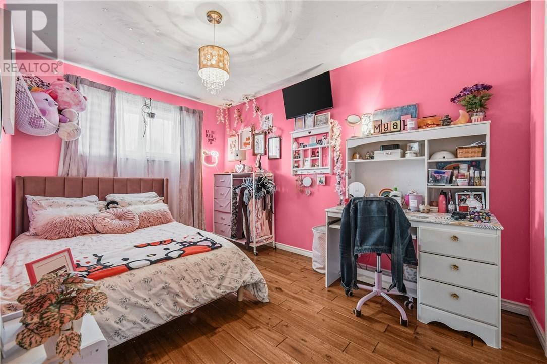 112 Pinellas Road, Chelmsford, ON - Indoor Photo Showing Bedroom