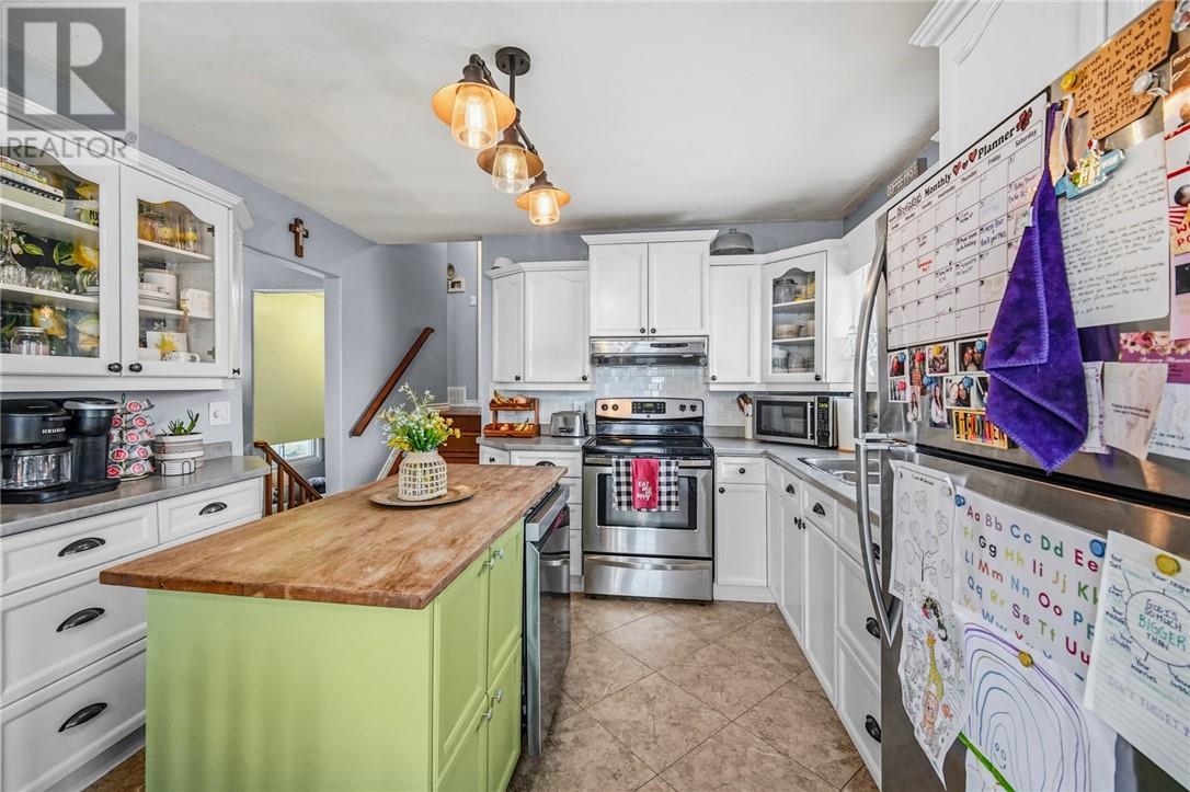 112 Pinellas Road, Chelmsford, ON - Indoor Photo Showing Kitchen