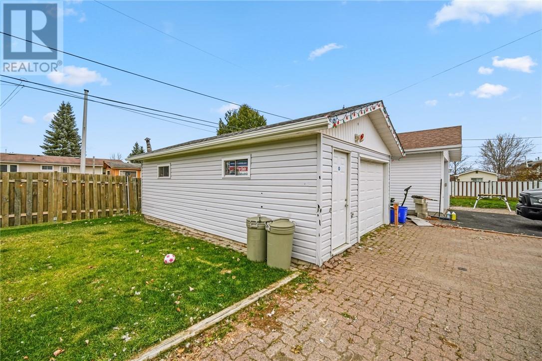 112 Pinellas Road, Chelmsford, ON - Outdoor With Exterior