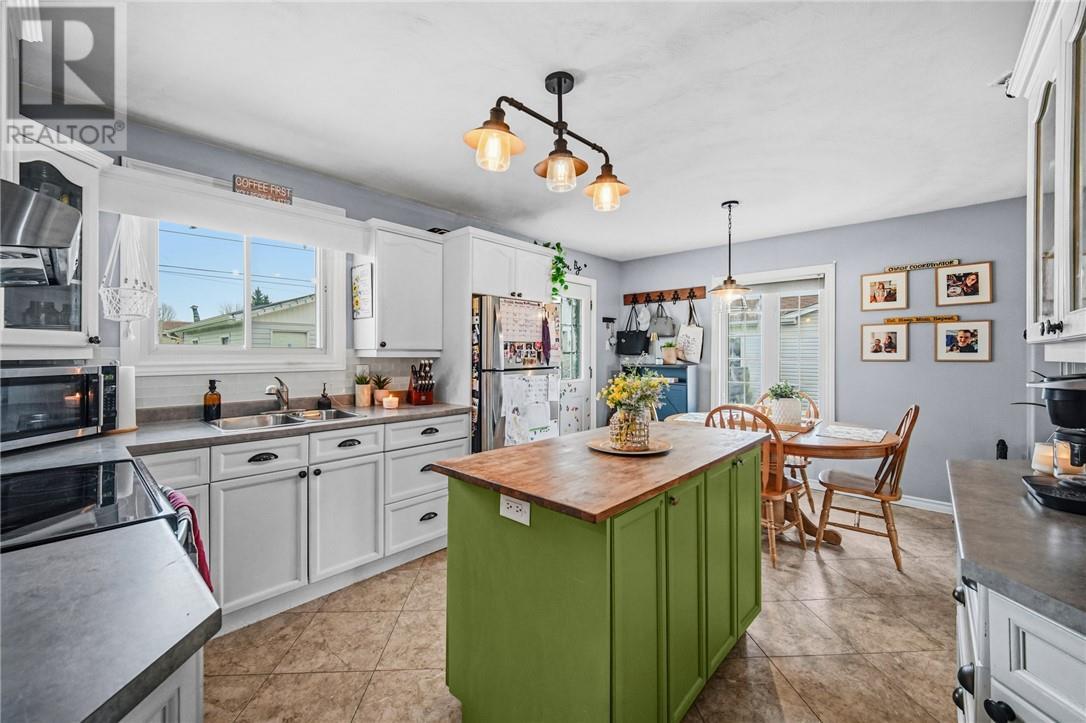 112 Pinellas Road, Chelmsford, ON - Indoor Photo Showing Kitchen With Double Sink
