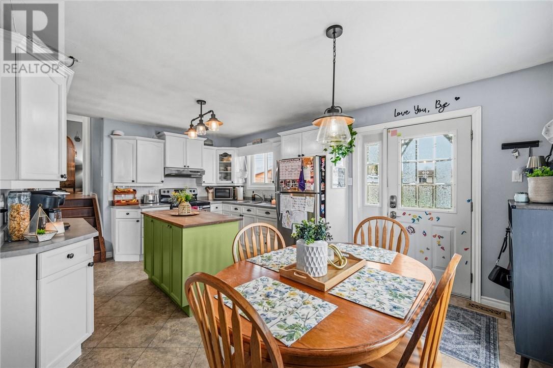 112 Pinellas Road, Chelmsford, ON - Indoor Photo Showing Dining Room