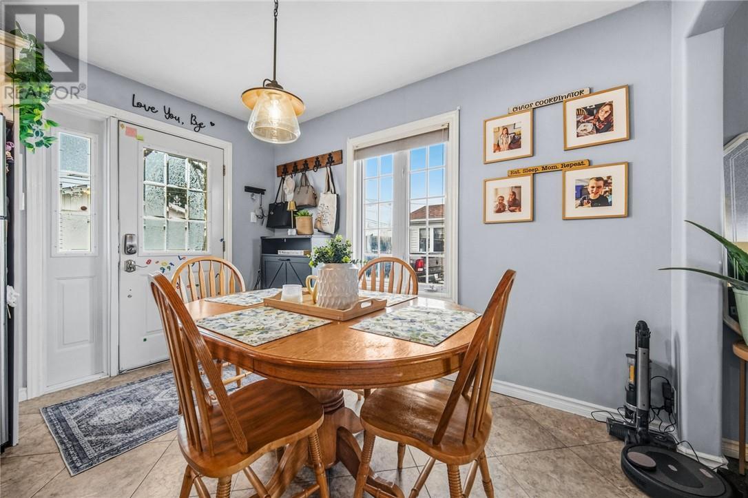 112 Pinellas Road, Chelmsford, ON - Indoor Photo Showing Dining Room