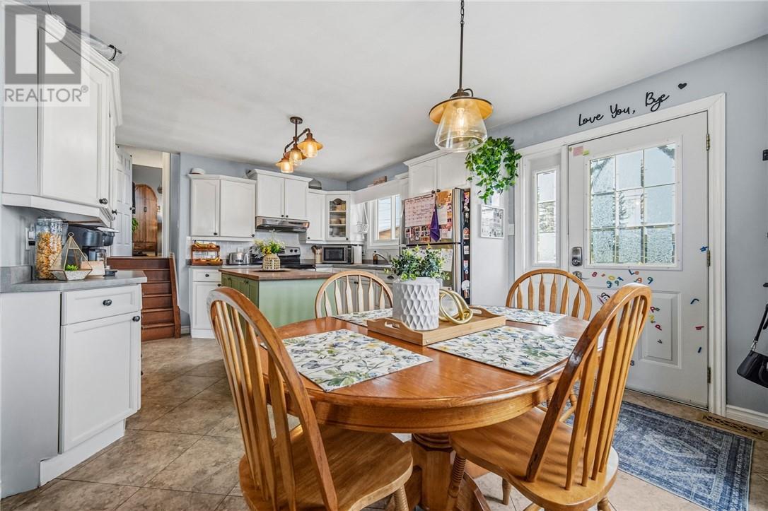 112 Pinellas Road, Chelmsford, ON - Indoor Photo Showing Dining Room