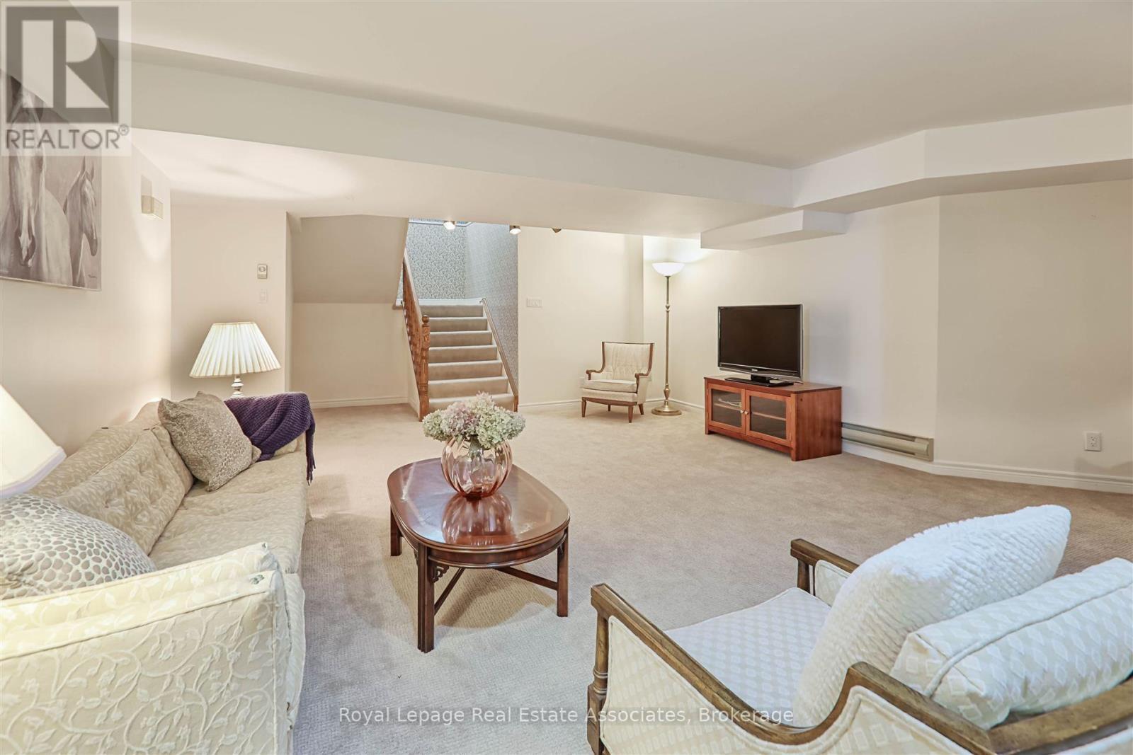 599 Lakeside Avenue, Mississauga, ON - Indoor Photo Showing Living Room