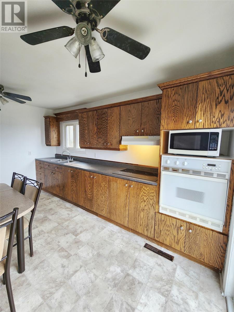 211 Main Street, Peterview, NL - Indoor Photo Showing Kitchen With Double Sink