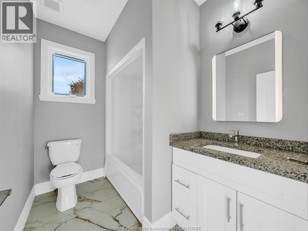 1663 Betts Avenue, Windsor, ON - Indoor Photo Showing Bathroom