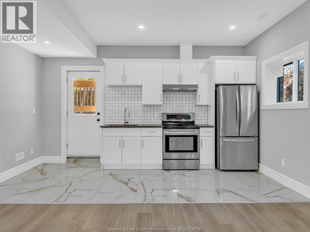1663 Betts Avenue, Windsor, ON - Indoor Photo Showing Kitchen