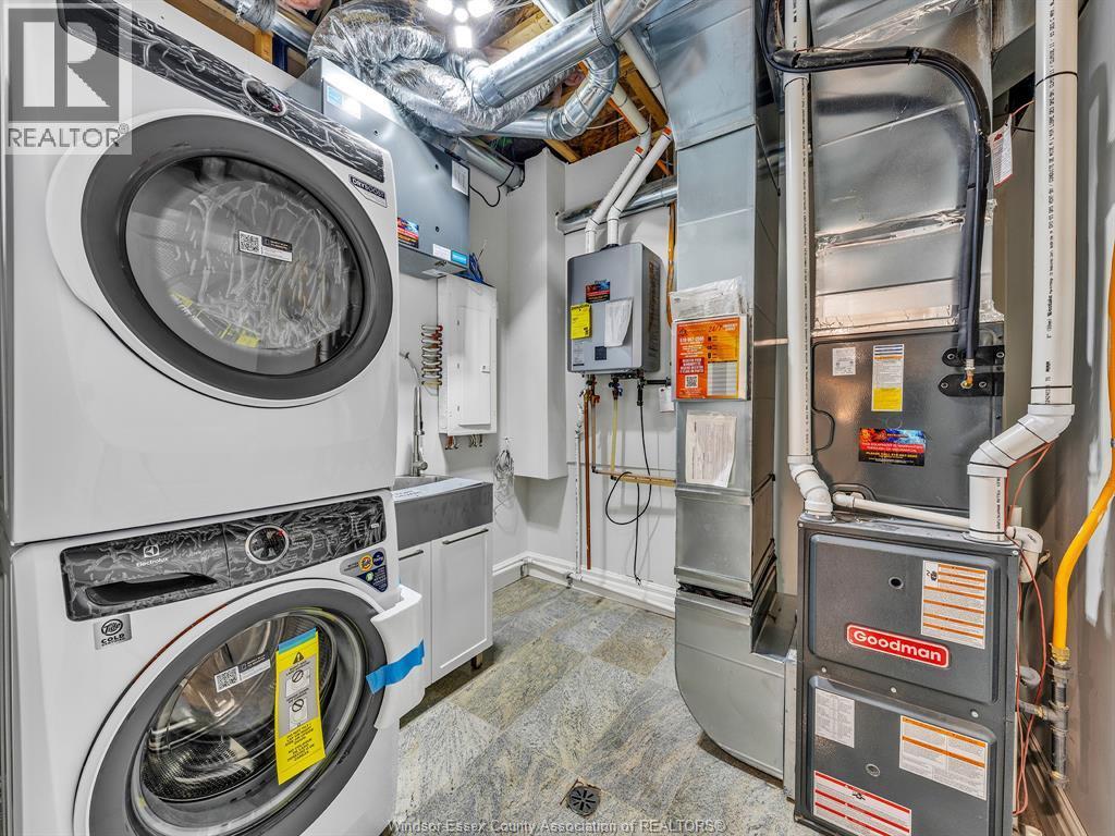 1663 Betts Avenue, Windsor, ON - Indoor Photo Showing Laundry Room