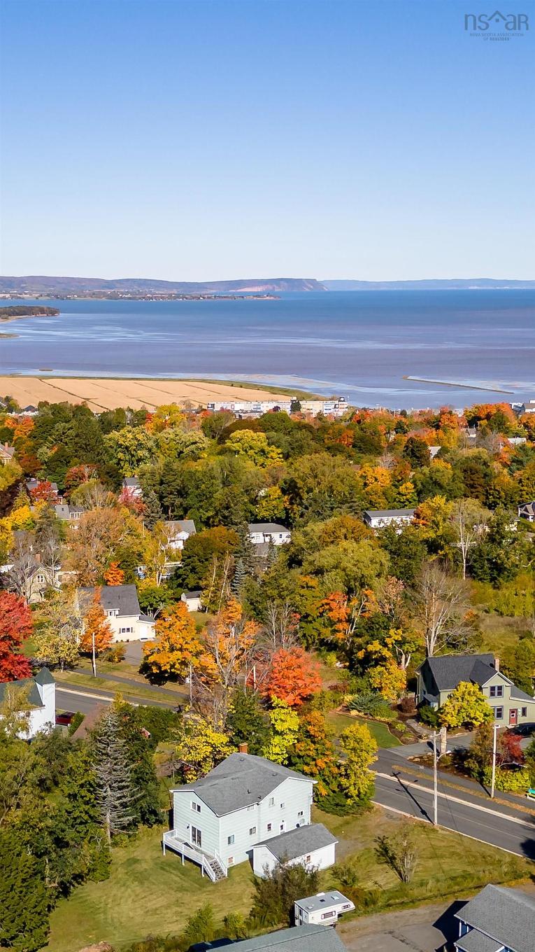 76 Highland Avenue, Wolfville, NS