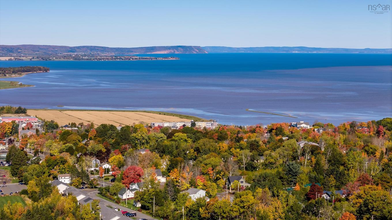 76 Highland Avenue, Wolfville, NS