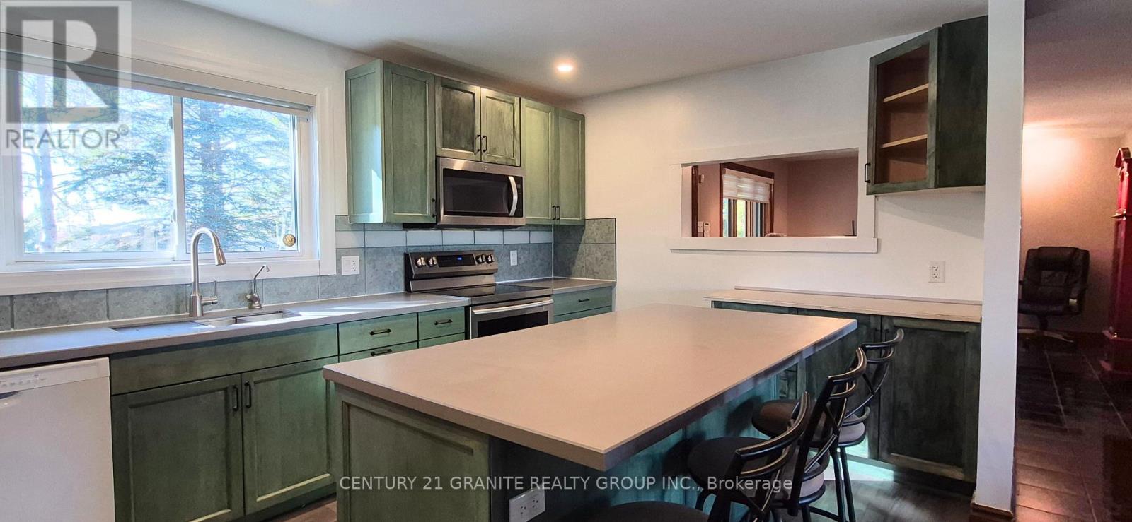 15 East Hungerford Road, Tweed (Hungerford (Twp)), ON - Indoor Photo Showing Kitchen With Double Sink