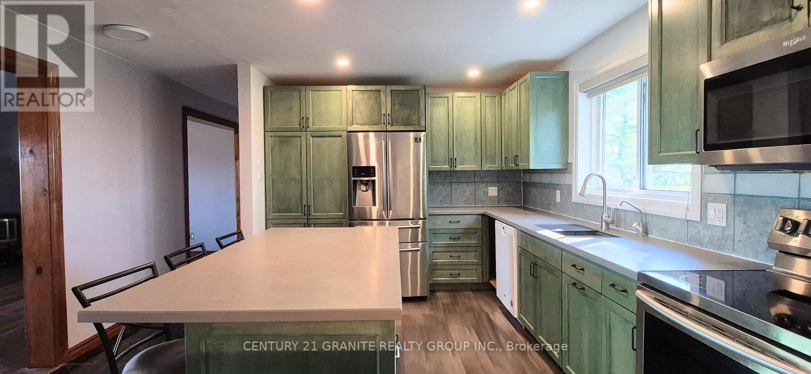 15 East Hungerford Road, Tweed (Hungerford (Twp)), ON - Indoor Photo Showing Kitchen With Double Sink