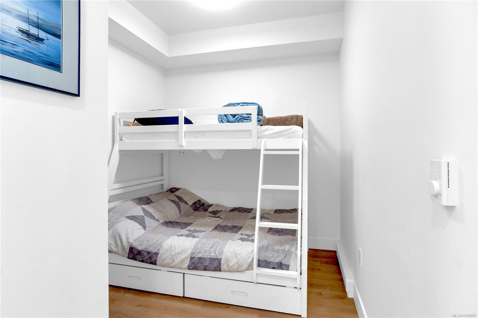 402-201 Dogwood Dr, Ladysmith, BC - Indoor Photo Showing Bedroom