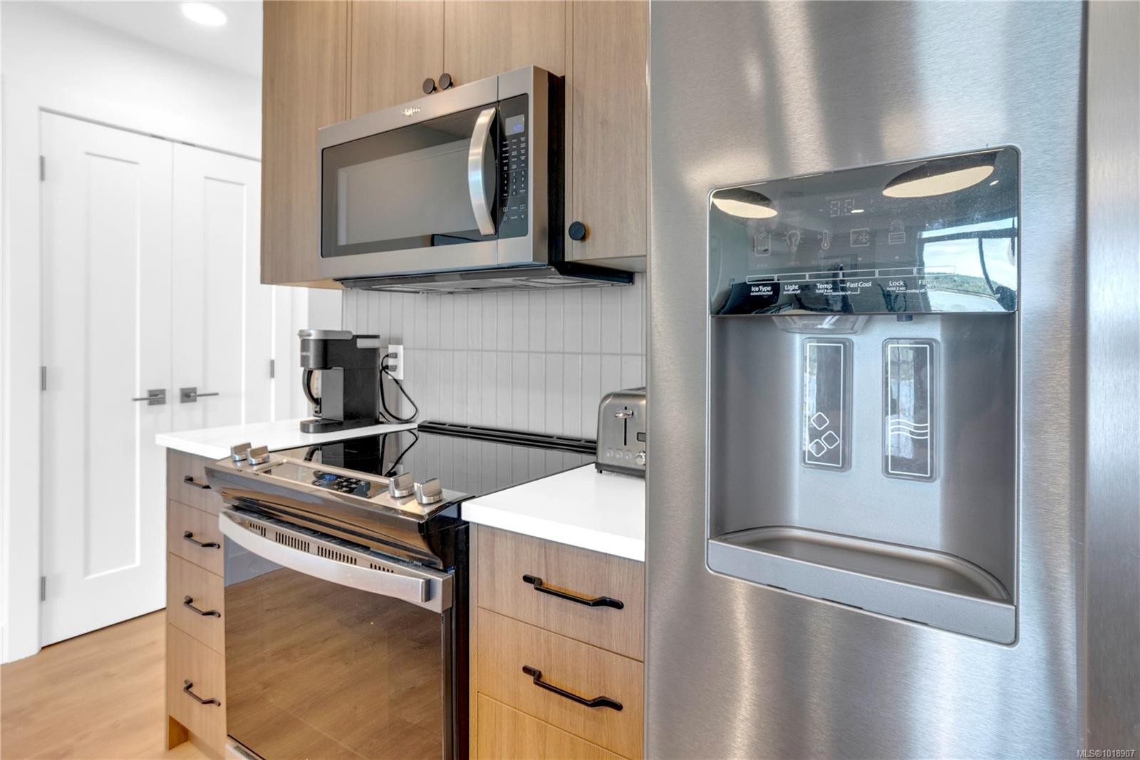 402-201 Dogwood Dr, Ladysmith, BC - Indoor Photo Showing Kitchen