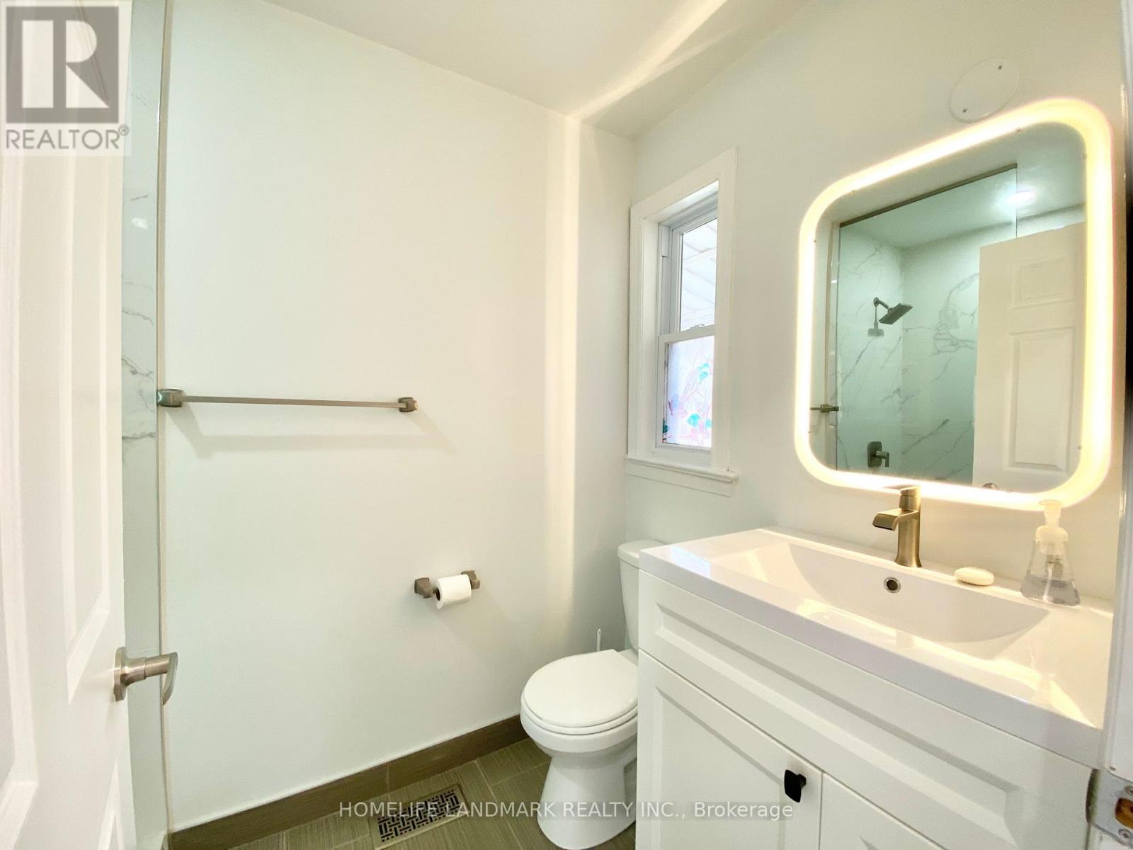 Main - 70 Shilton Road, Toronto, ON - Indoor Photo Showing Bathroom