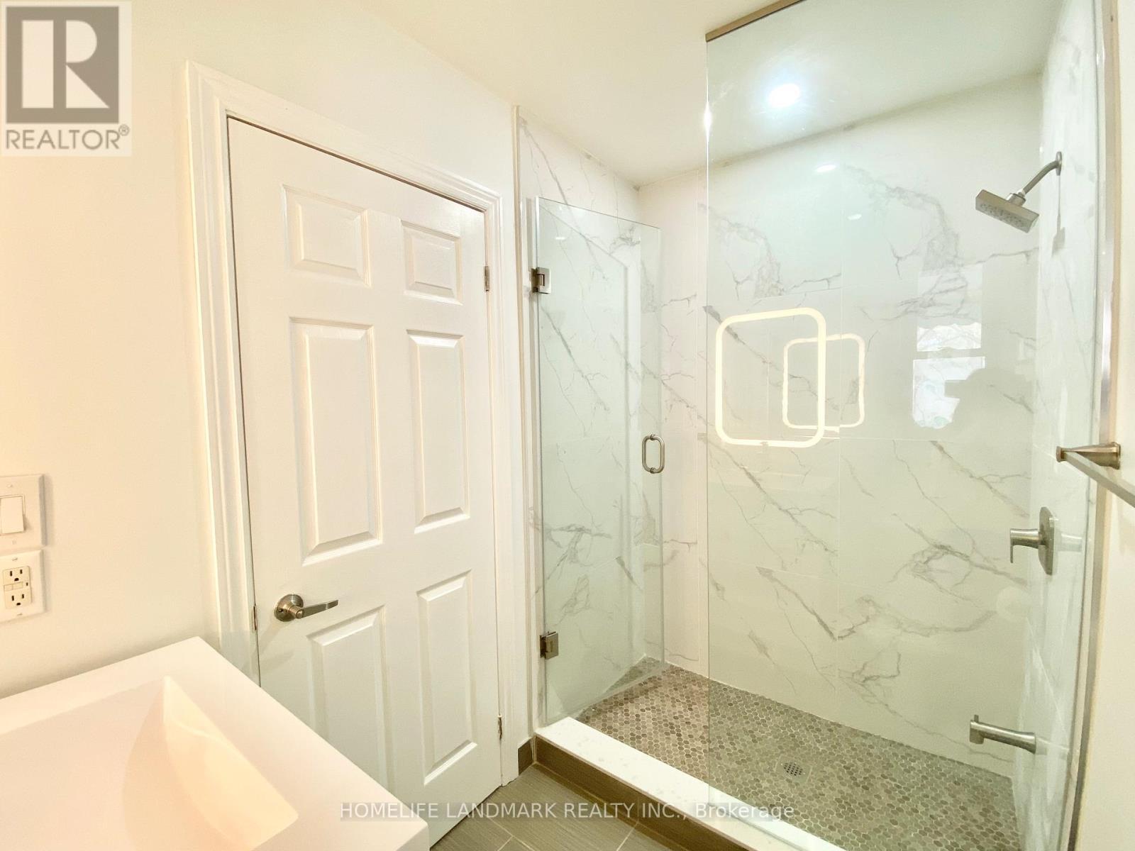 Main - 70 Shilton Road, Toronto, ON - Indoor Photo Showing Bathroom