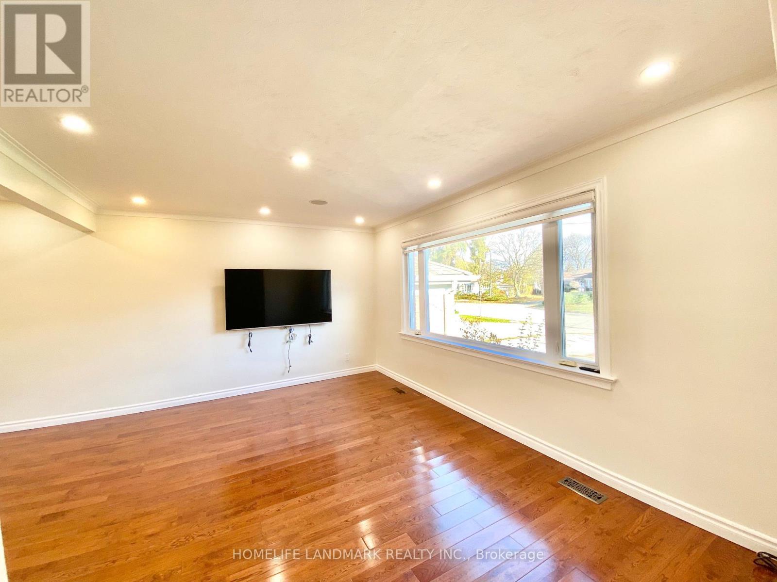 Main - 70 Shilton Road, Toronto, ON - Indoor Photo Showing Other Room